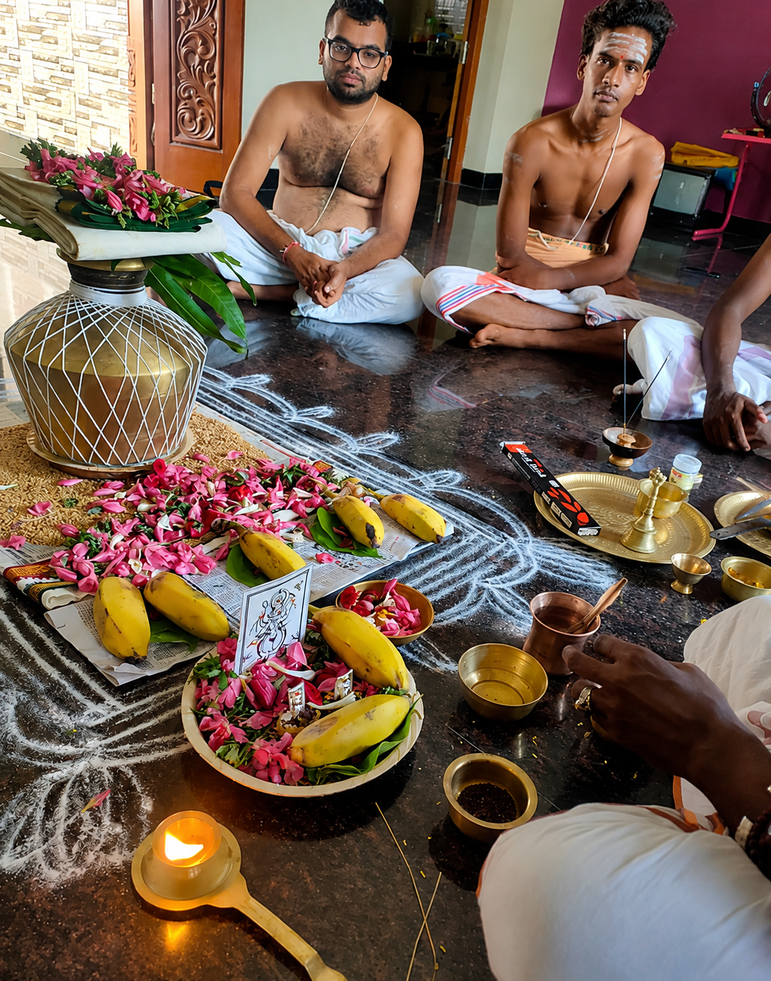 Priest performing Thila Homam at Rameswaram